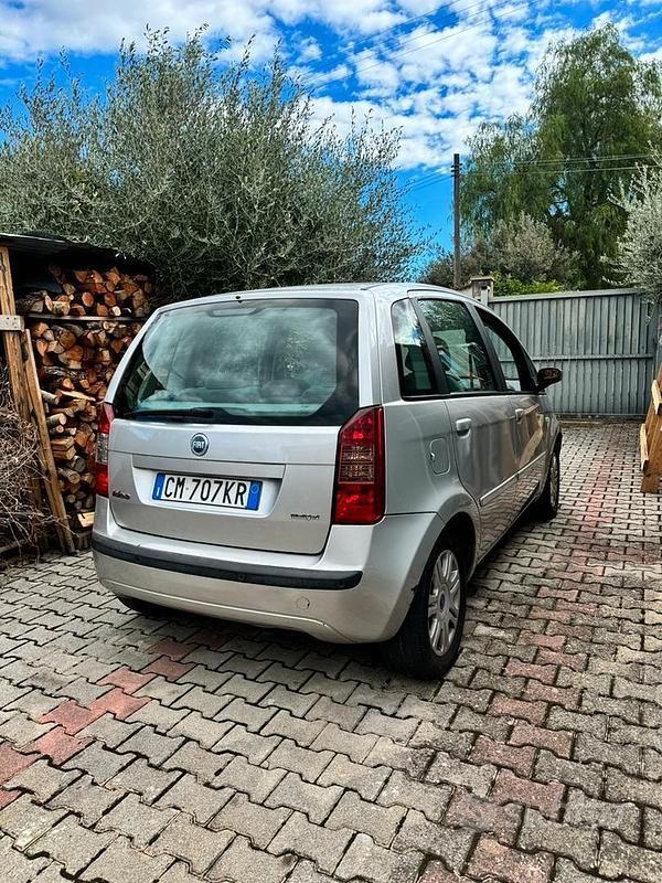 Usata Fiat Idea 2004 Grigio Monovolume