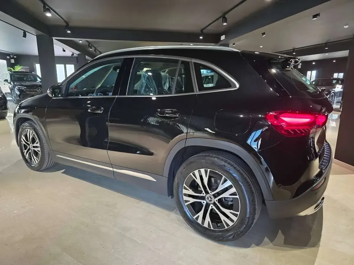 Usata Mercedes GLA200 150 CV (110 kW) 2025 Nero SUV