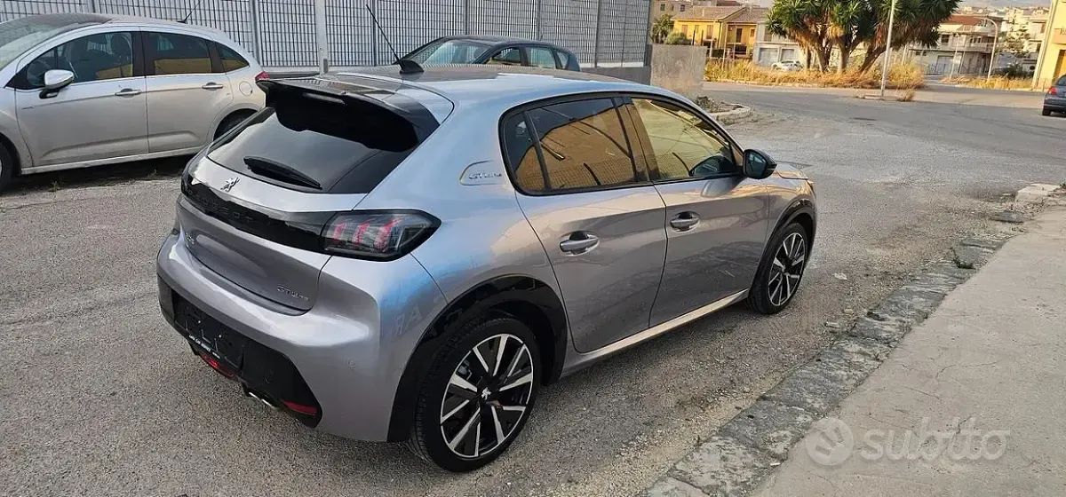 Usata Peugeot 208 GT 131 CV (96 kW) 2020 Grigio Utilitaria