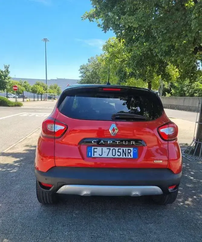 Usata Renault Captur 90 CV (66 kW) 2017 Rosso SUV
