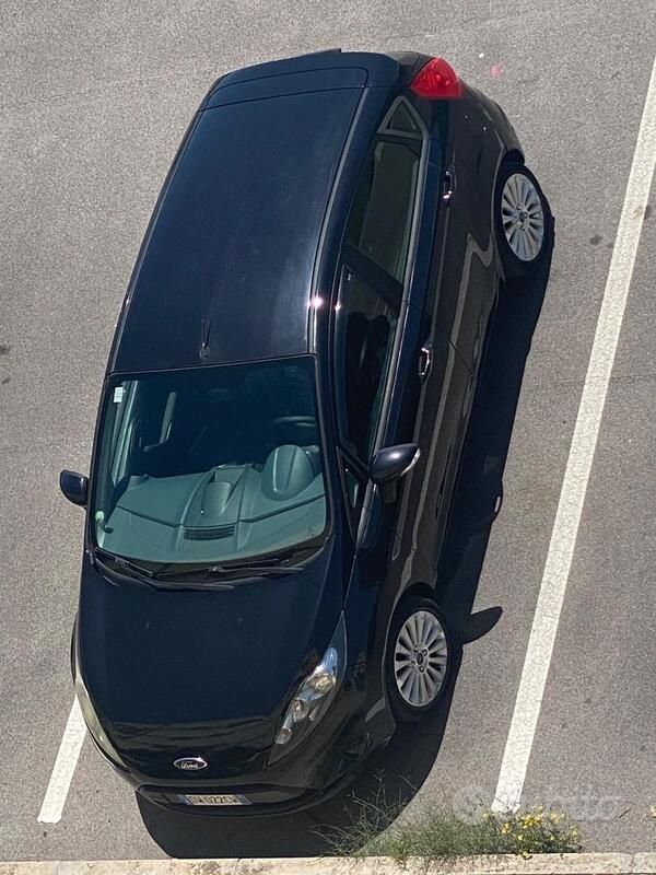 Usata Ford Fiesta 68 CV (50 kW) 2009 Nero Utilitaria