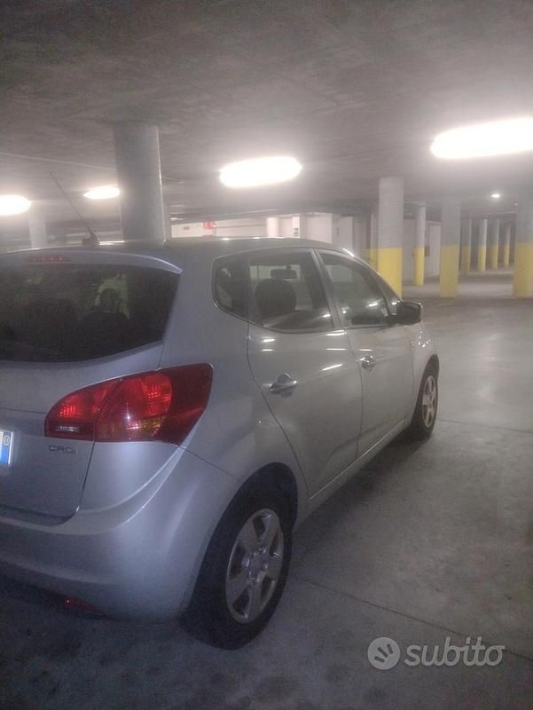 Usata Kia Venga 90 CV (66 kW) 2011 Grigio Utilitaria