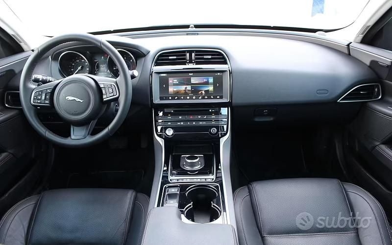 Usata Jaguar XE 200 CV (147 kW) 2017 Berlina