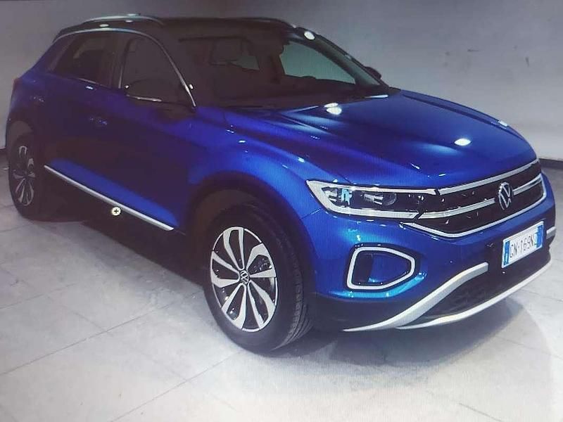 Usata VW T-Roc R-line 116 CV (85 kW) 2023 Blu/azzurro SUV
