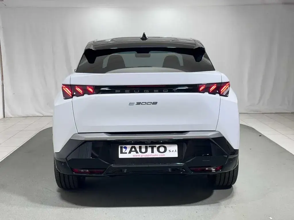 Usata Peugeot e-3008 GT 156 kW (213 CV) 2024 Bianco okenite SUV