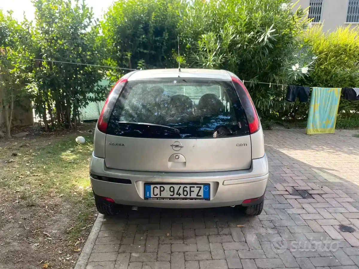 Usata Opel Corsa 69 CV (50 kW) 2004 Grigio Utilitaria