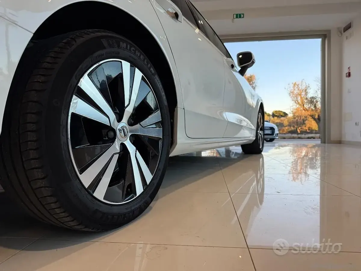 Usata Volvo V60 Business Edition 150 CV (110 kW) 2020 Bianco Station wagon