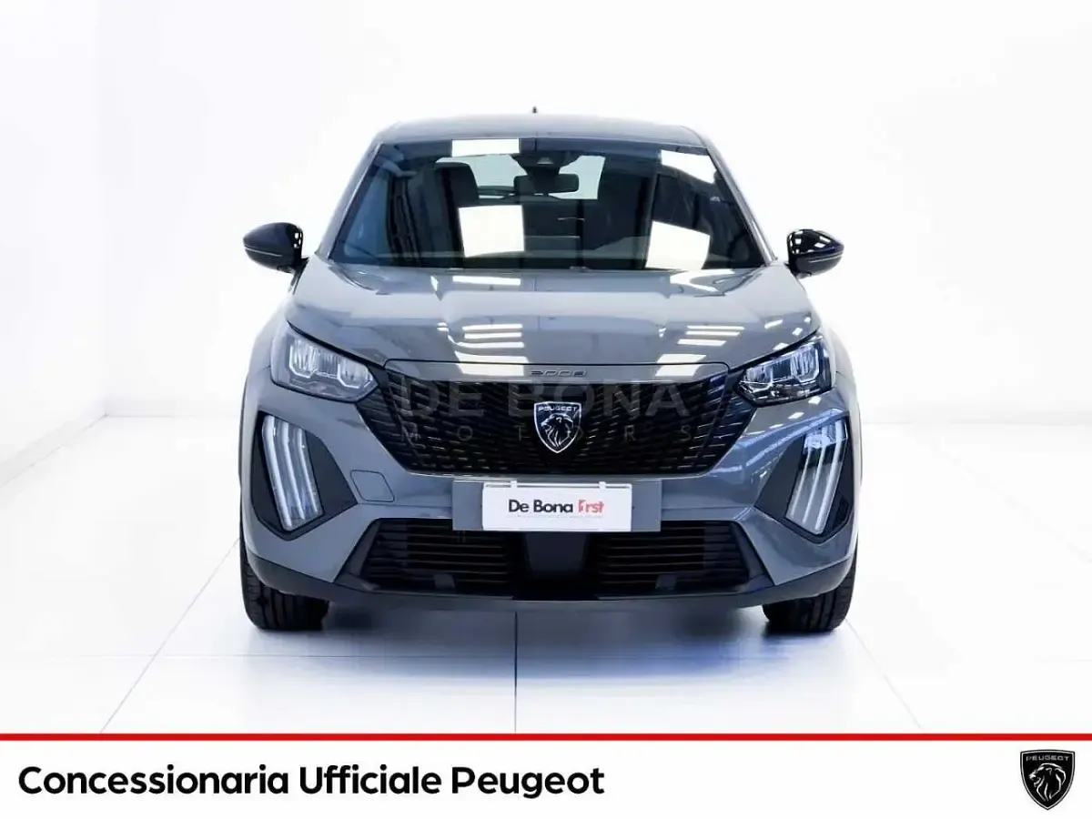 Usata Peugeot 2008 Active 102 CV (75 kW) 2024 Grigio SUV