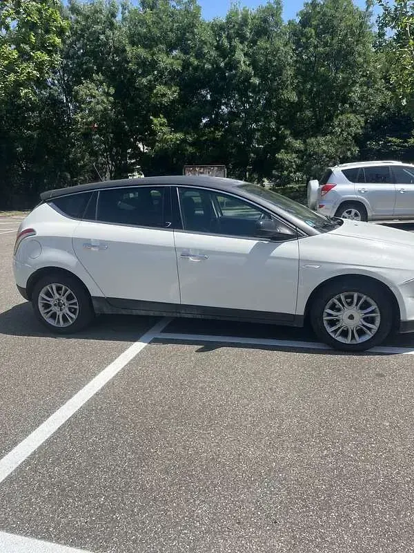 Usata Lancia Delta 105 CV (77 kW) 2013 Utilitaria