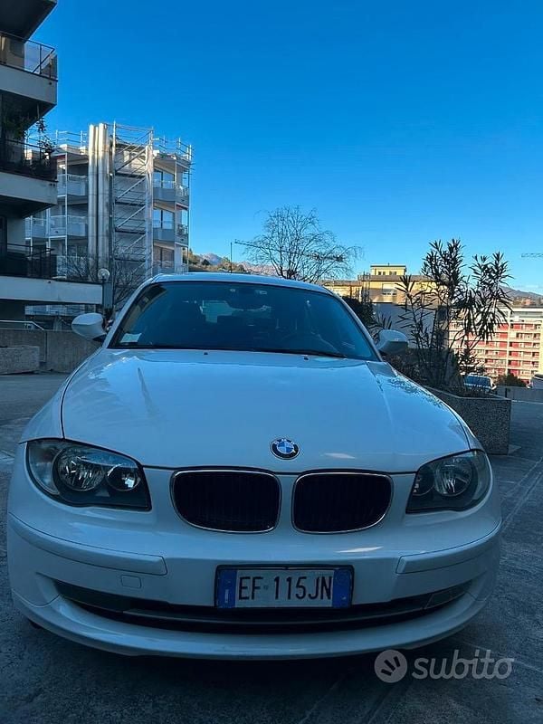 Usata BMW 118 143 CV (105 kW) 2010 Bianco Utilitaria