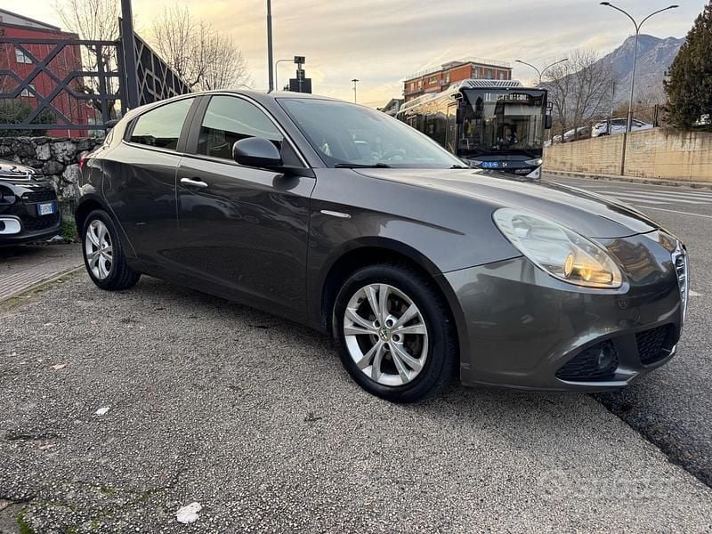 Usata Alfa Romeo Giulietta Progression 105 CV (77 kW) 2013 Grigio Utilitaria