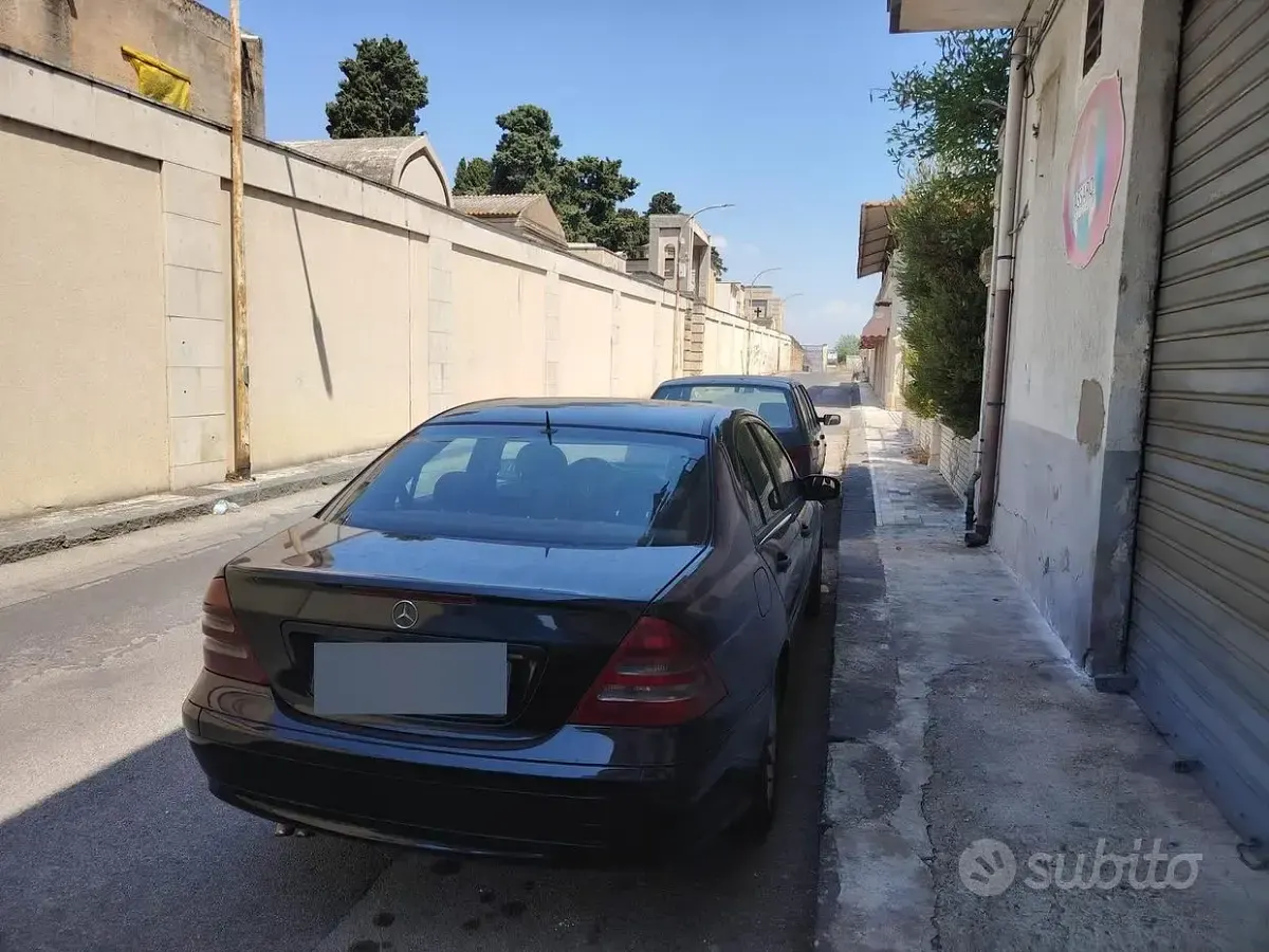 Usata Mercedes C220 150 CV (110 kW) 2005 Nero Berlina