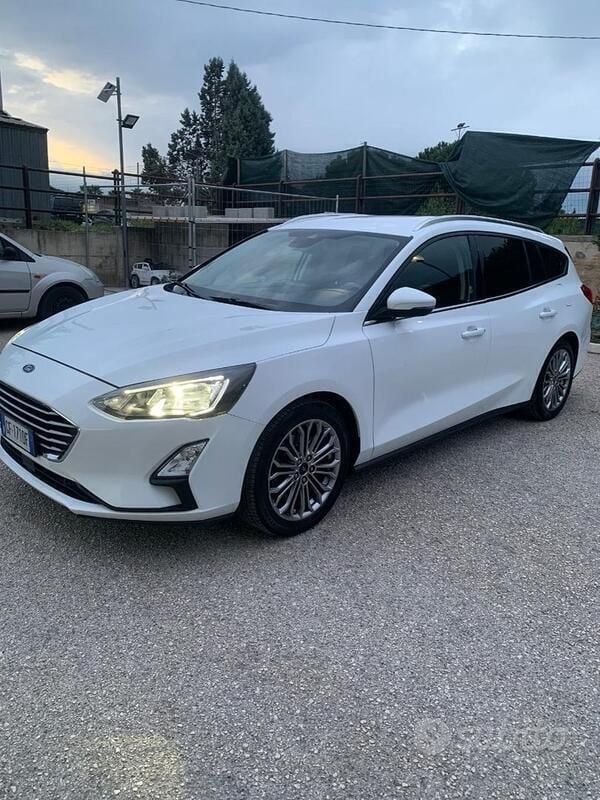 Usata 2021 Ford Focus Utilitaria | 10.000 € (Ottimo prezzo) - Immagine 1/4