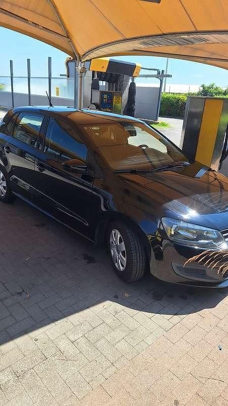 Usata 2014 VW Polo Trendline Tre volumi | 6500 € (Buon prezzo) - Immagine 1/3