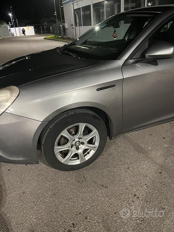 Brugt Alfa Romeo Giulietta 105 HK (77 kW) 2011 Grå Hatchback