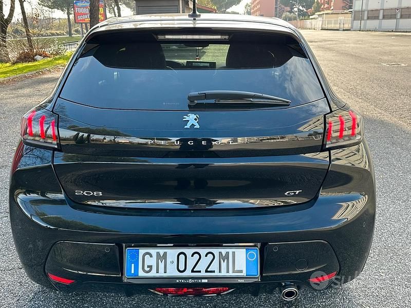 Usata Peugeot 208 100 CV (73 kW) 2023 Nero Utilitaria