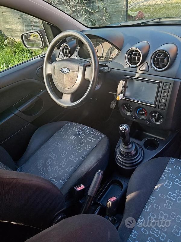 Usata Ford Fiesta 2004 Blu Utilitaria