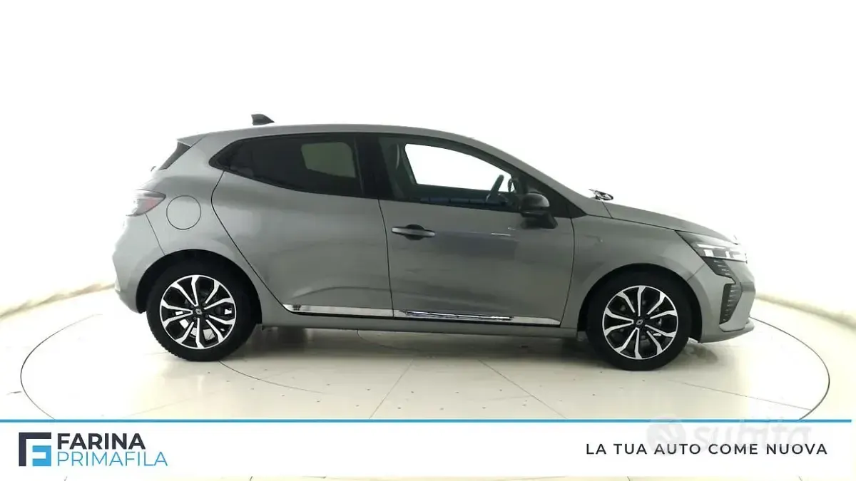 Usado Renault Clio V Techno 91 HP (66 kW) 2025 Cinzento Sedan