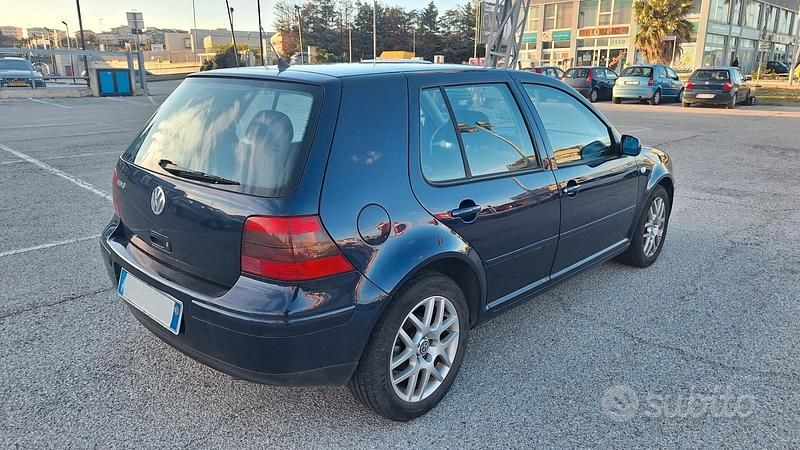 Usata VW Golf IV 104 CV (76 kW) 2001 Nero Berlina