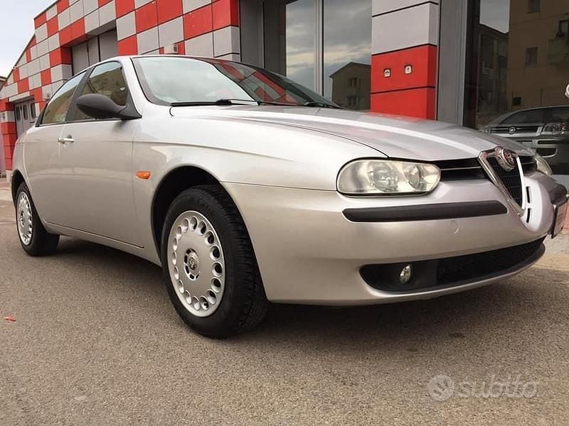 Begagnad Alfa Romeo 156 144 HK (105 kW) 1998 Grå Sedan