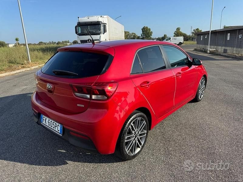 Usata Kia Rio 74 CV (54 kW) 2017 Rosso Berlina