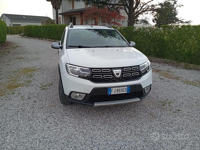 Usata Dacia Sandero Stepway 90 CV (66 kW) 2017 Bianco Berlina