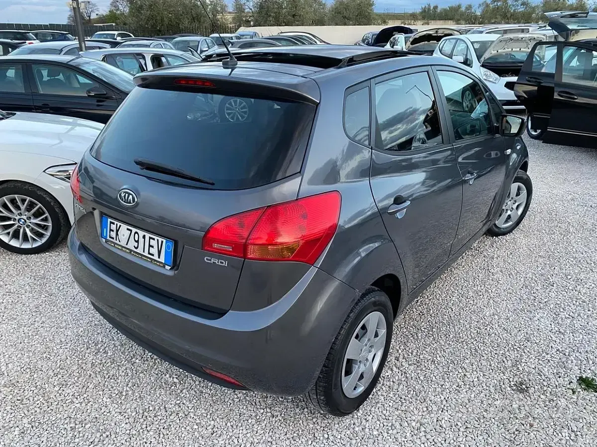 Usata Kia Venga 90 CV (66 kW) 2011 Grigio Utilitaria