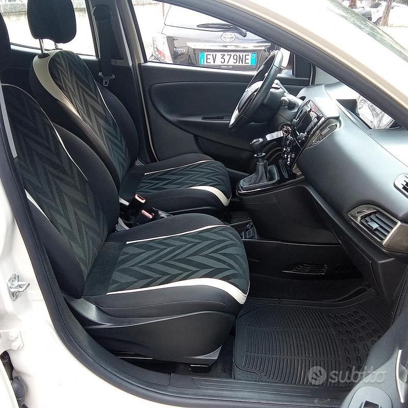 Usata Lancia Ypsilon 69 CV (50 kW) 2017 Marrone Utilitaria