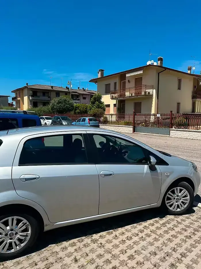 Usata Fiat Punto 69 CV (50 kW) 2015 Grigio Utilitaria