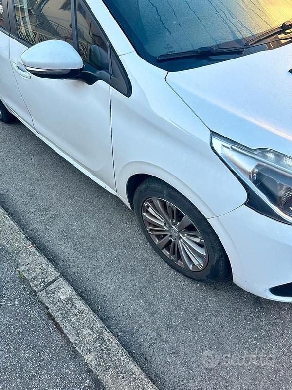 Usata Peugeot 208 2015 Bianco Utilitaria