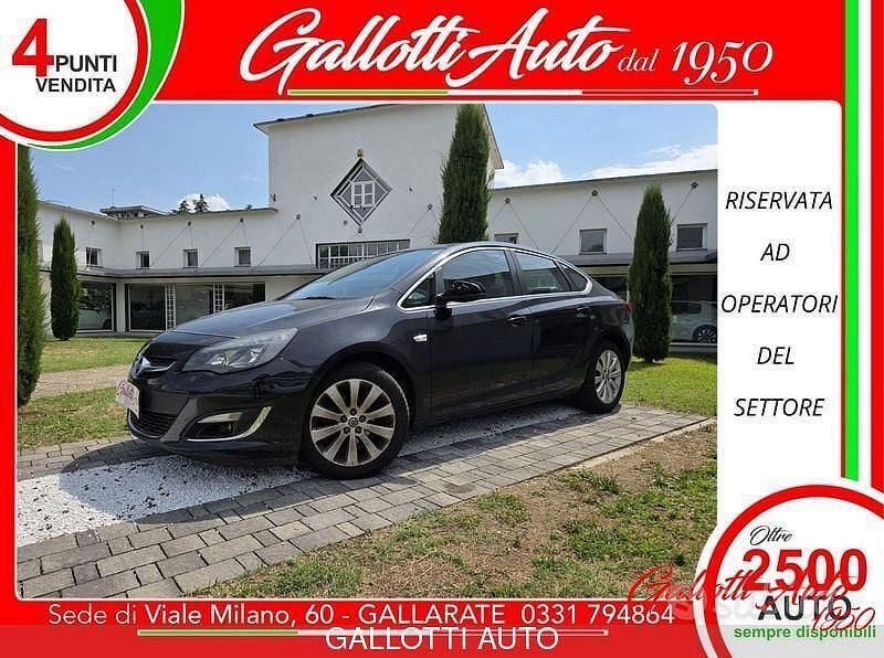 Nero Usata 2015 Opel Astra Berlina | 2990 € (Ottimo prezzo) - Immagine 1/4