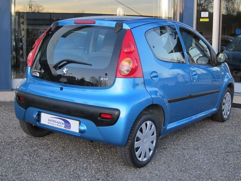 Usato 2006 Peugeot 107 1.0 Benzin 68 CV (4.500 €)