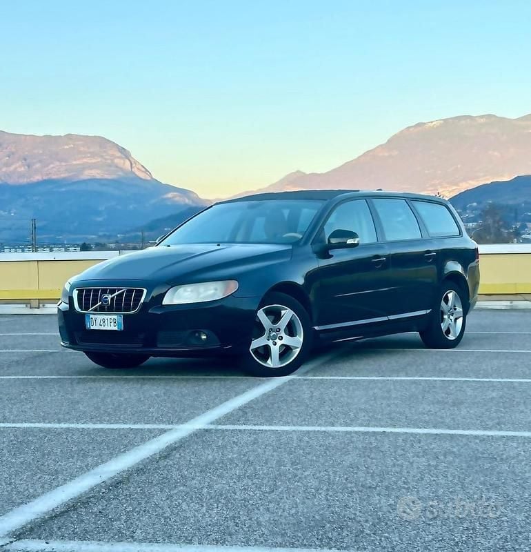 Usata Volvo V70 136 CV (100 kW) 2010 Nero Station wagon