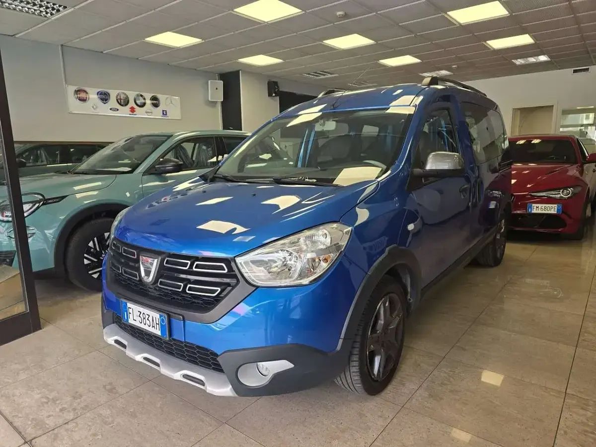 Usata Dacia Dokker Stepway 90 CV (66 kW) 2017 Blu/azzurro Monovolume