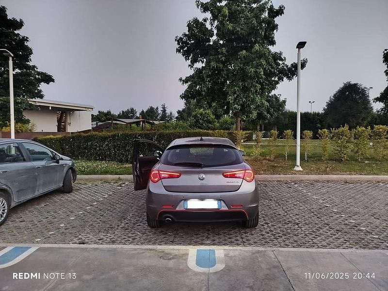 Usata Alfa Romeo Giulietta Distinctive 120 CV (88 kW) 2018 Grigio Utilitaria