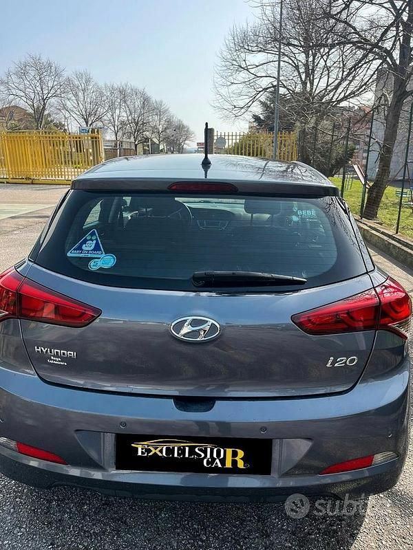 Usata Hyundai i20 Style 84 CV (61 kW) 2017 Grigio Utilitaria