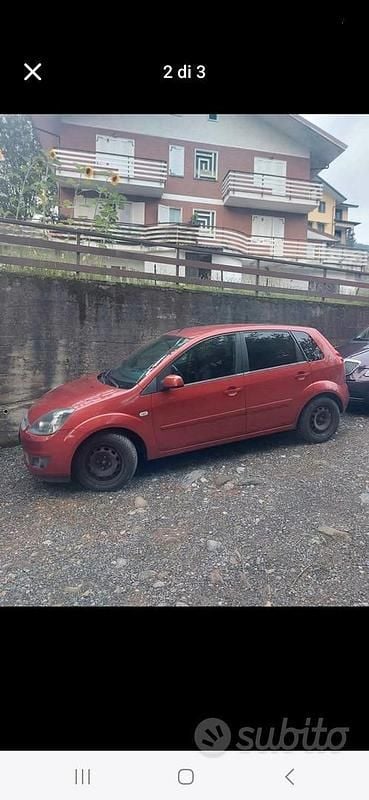 Usata Ford Fiesta 75 CV (55 kW) 2008 Rosso Utilitaria