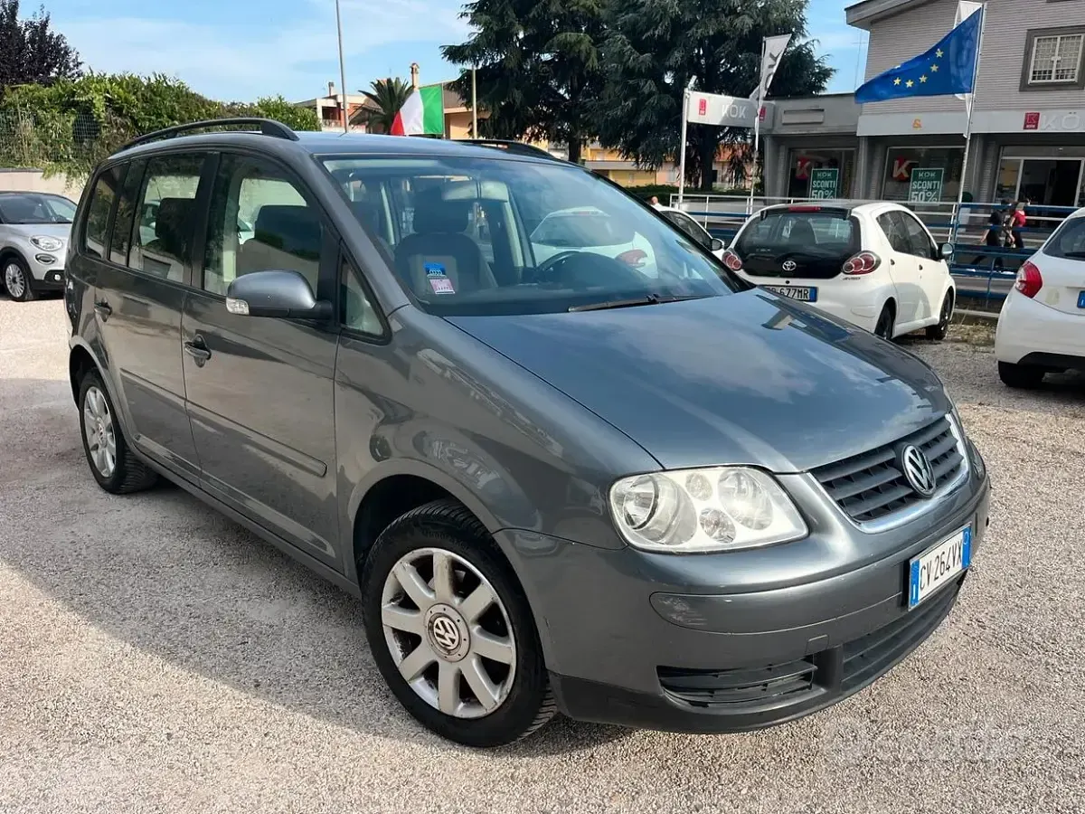 Usata VW Touran Highline 105 CV (77 kW) 2005 Grigio Monovolume