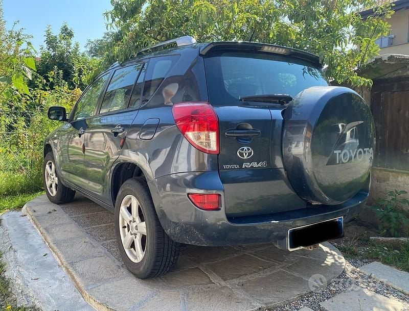 Usata Toyota RAV4 128 CV (94 kW) 2006 Blu SUV
