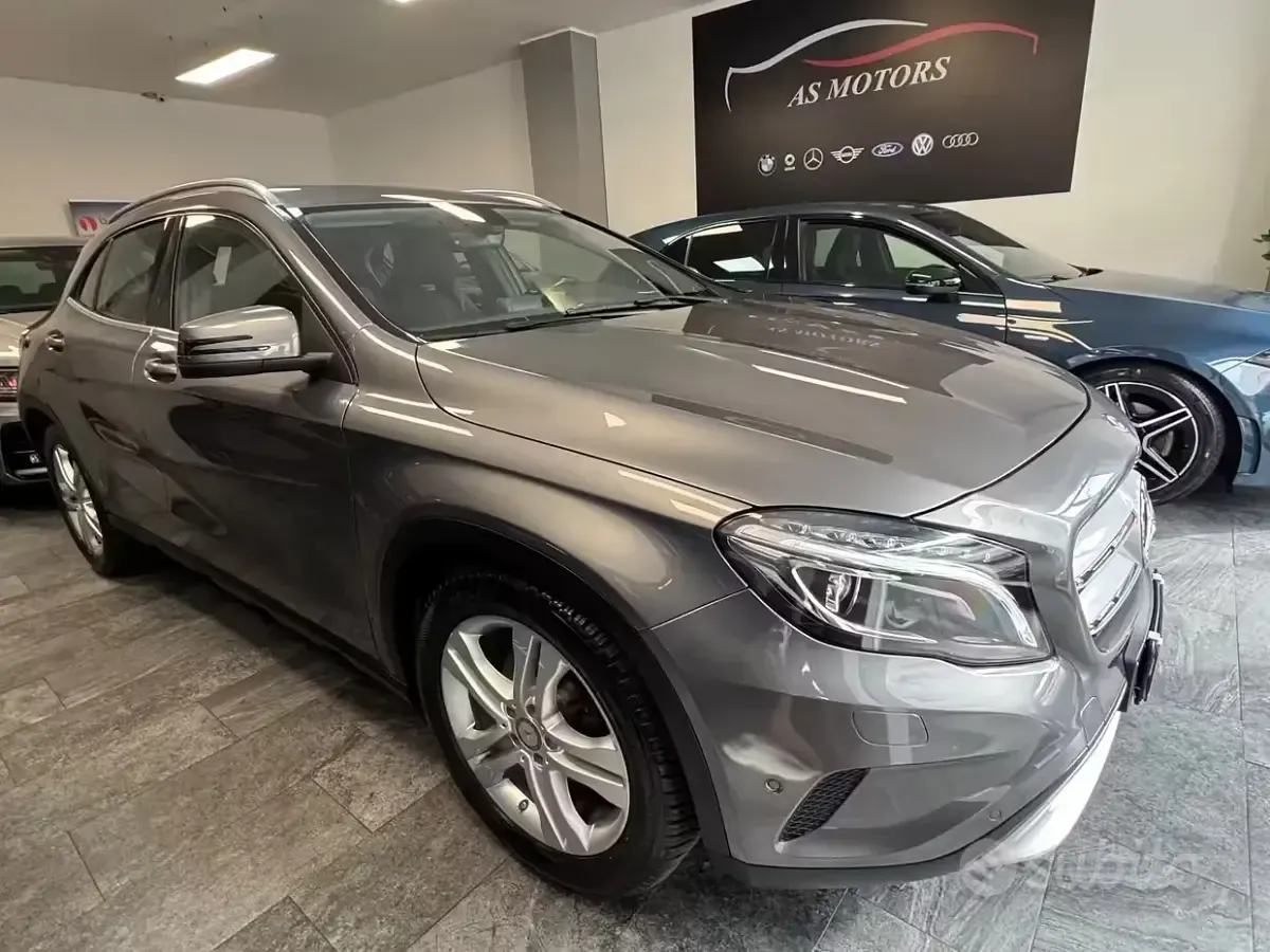 Usata Mercedes GLA200 136 CV (100 kW) 2016 Grigio SUV