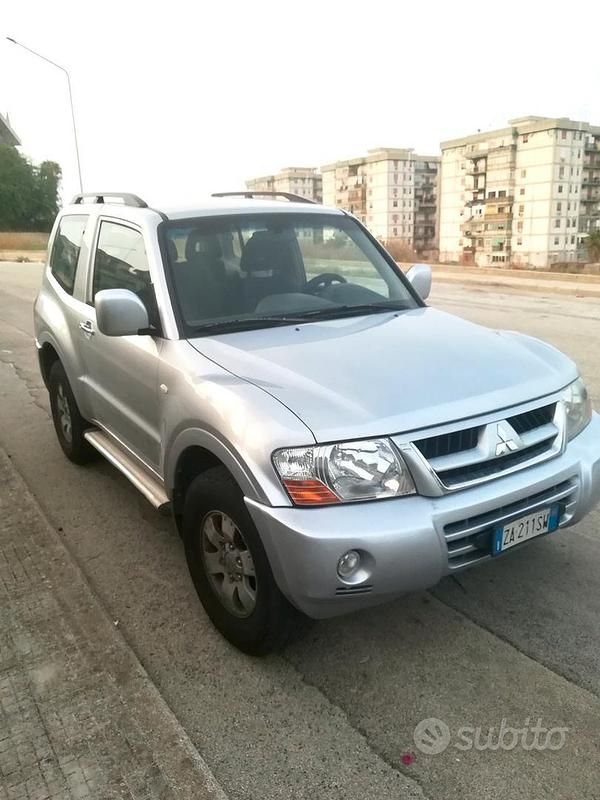 Usata Mitsubishi Pajero 115 CV (84 kW) 2004 Grigio SUV