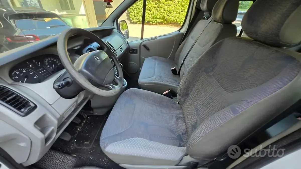 Begagnad Renault Trafic 100 HK (73 kW) 2003 Vit Minibuss
