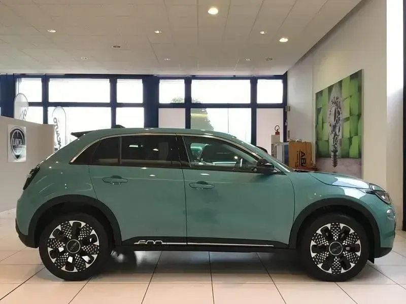 Nuova Fiat 600 La Prima 110 CV (80 kW) 2025 Verde SUV