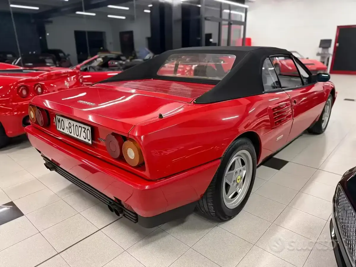 Usata Ferrari Mondial 300 CV (220 kW) 1989 Rosso Cabrio