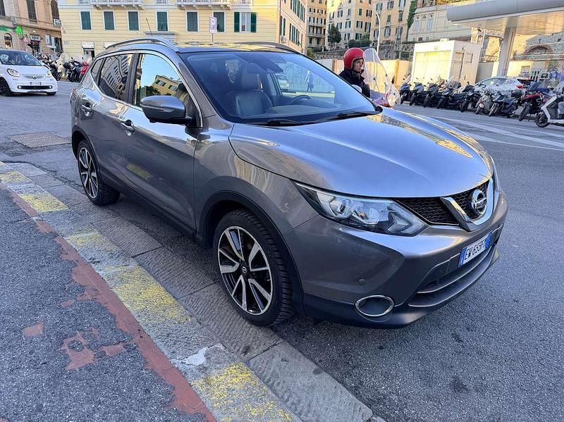 Usata Nissan Qashqai Acenta Premium 110 CV (80 kW) 2014 Grigio quarzo metallizzato SUV