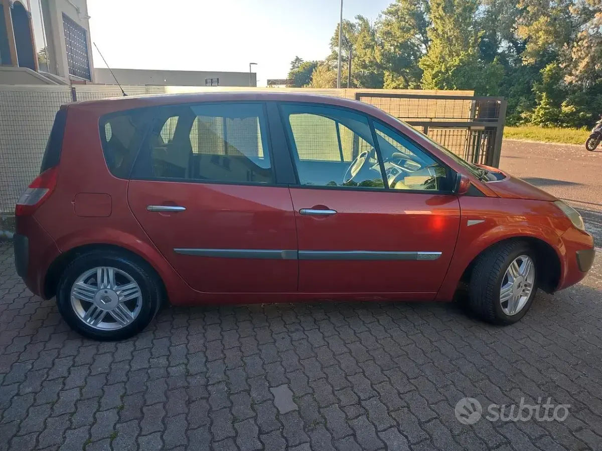 Usata Renault Scénic 111 CV (81 kW) 2004 Arancione Monovolume