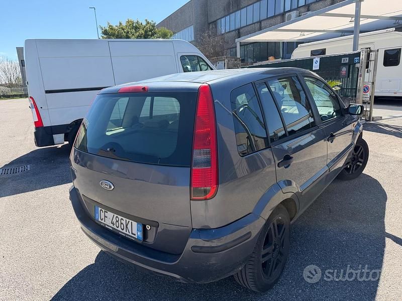 Usata Ford Fusion 101 CV (74 kW) 2003 Grigio Utilitaria