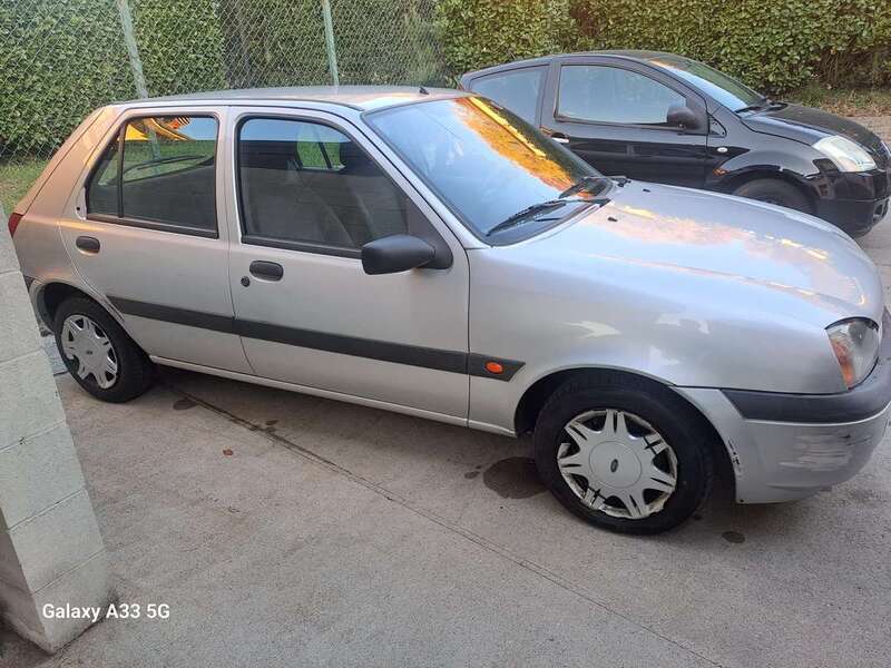 Usato 2001 Ford Fiesta 1.2 Benzin 75 CV (1.450 €)