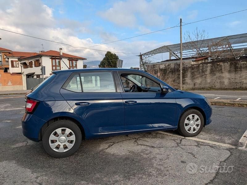 Usata Skoda Fabia Active 60 CV (44 kW) 2015 Blu Utilitaria