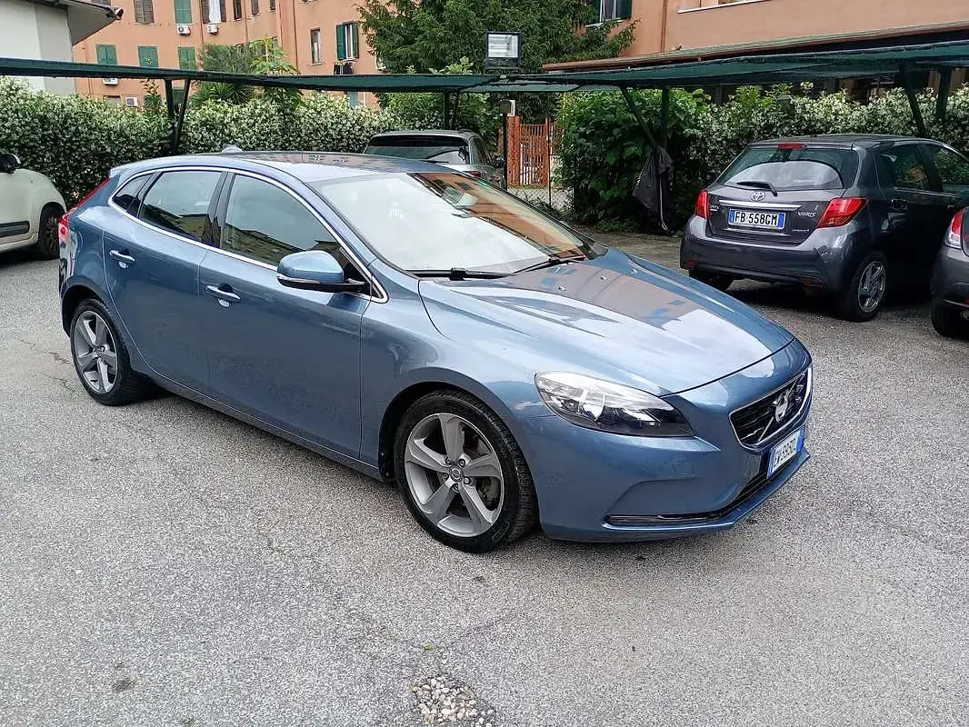 Usata Volvo V40 Business Edition 115 CV (84 kW) 2014 Bluazzurro Berlina